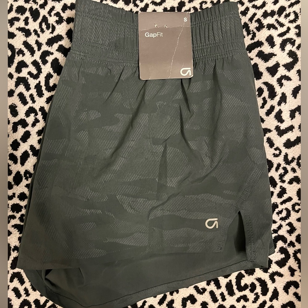 GAPFIT camo shorts